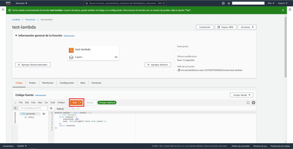 Captura de pantalla de AWS mostrando el panel de "test-lambda". En la sección de Código Fuente, se esta remarcando el botón de: "Test".