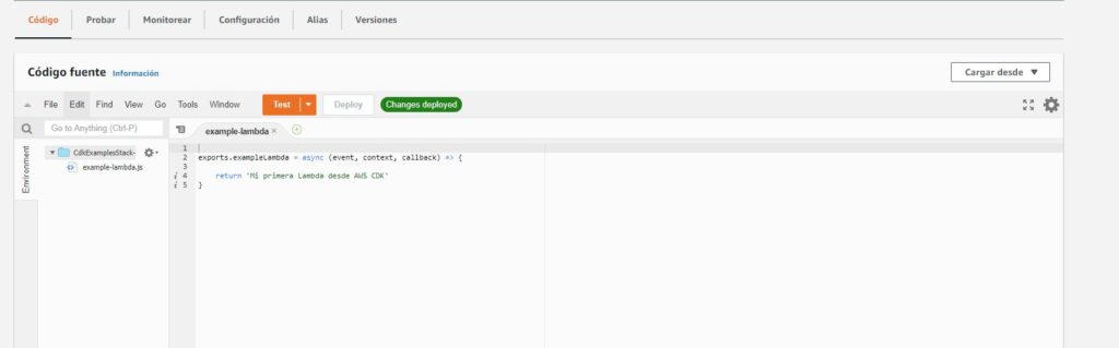 Captura de la sección de Código Fuente de la lambda creada a través de la terminal mostrando que el código es el mismo que se tenía en la función.